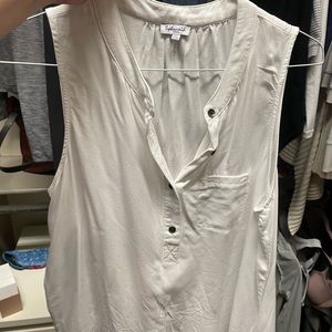 White splendid size small top